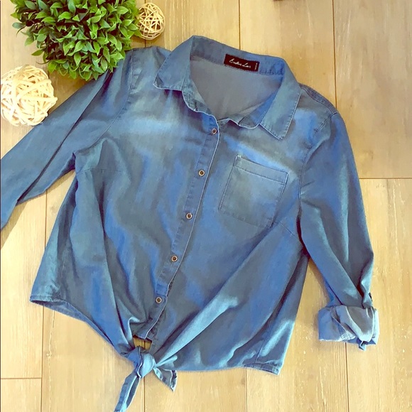 Free People Tops - Free people/ endless love tie at bottom shirt!💕